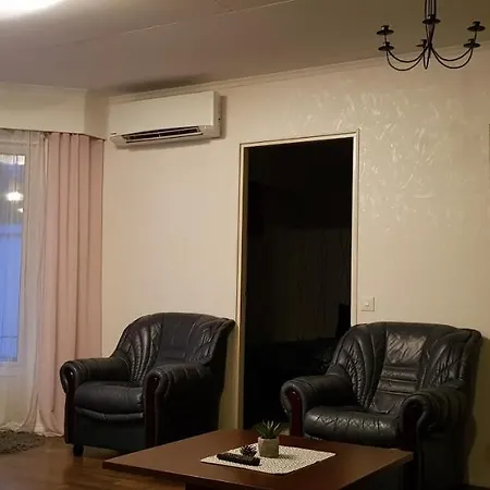 4 Bedrooms Near Center - Kranni Пори