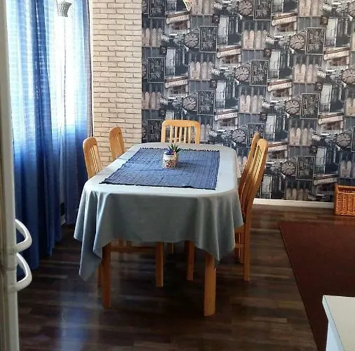 4 Bedrooms Near Center - Kranni 公寓 *